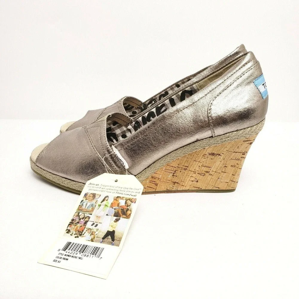 Toms 9.5 M silver twill wedge heel Pewter Bennet peep toe with box and‎ shoe bag